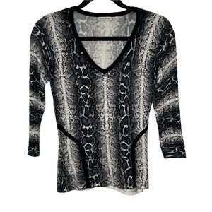 Boston Proper Black/White Snake Print Sweater